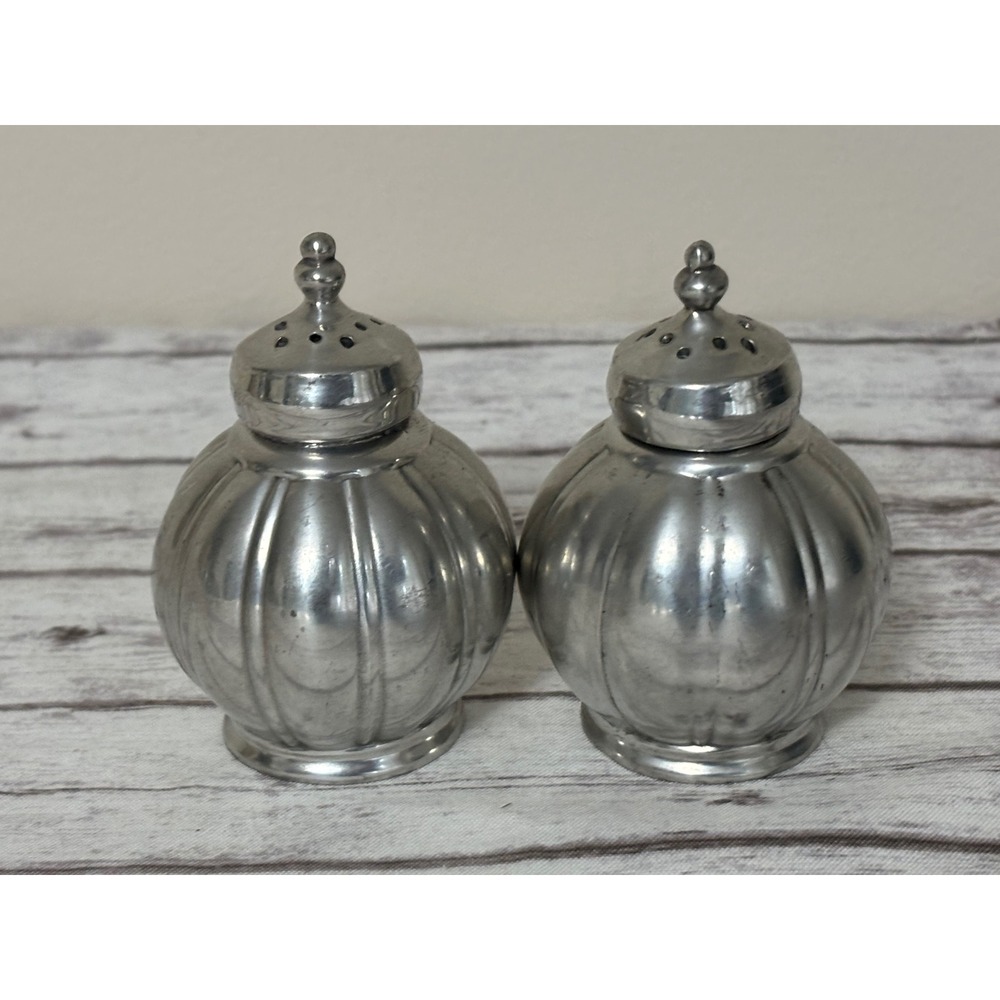 Vintage WB Mfg Co Pewter Salt and Pepper Shakers Melon Ribbed Silver Tone Dining